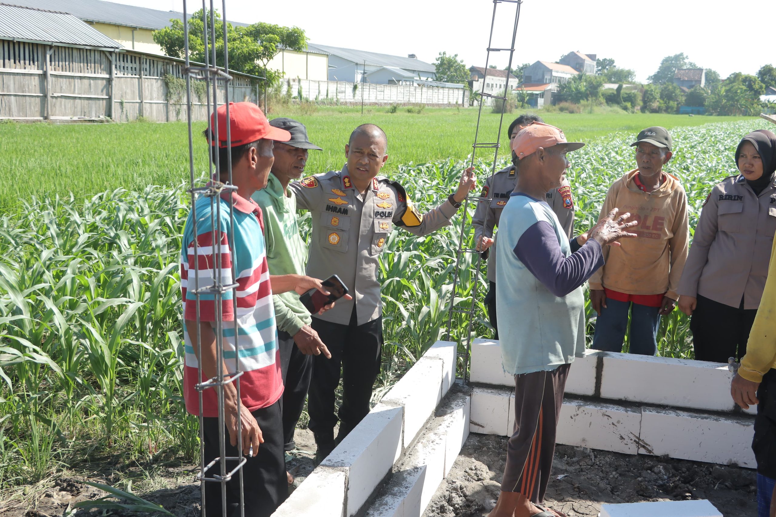 Polres Mojokerto Bangun 2 Sumur Bor Topang Irigasi Lahan Pertanian di Musim Kemarau