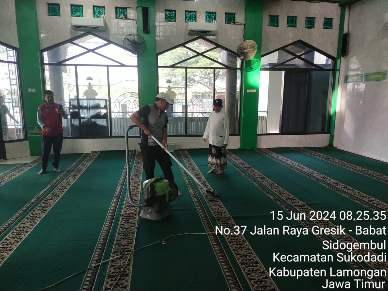 Polsek Sukodadi Gelar Bakti Sosial Sambut HUT Bhayangkara ke-78 di Masjid Al Mubarok Desa Sidogembul