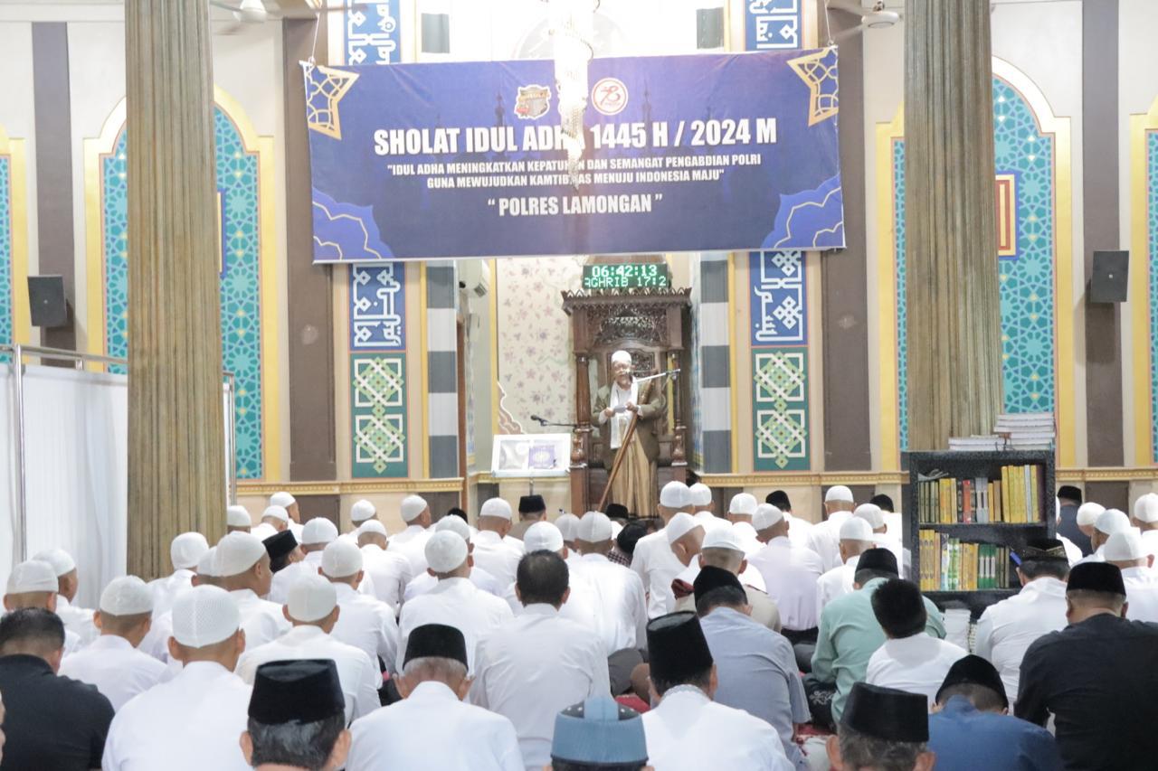 Polres Lamongan Gelar Shalat Ied di Masjid Al Busrah Mapolres Lamongan