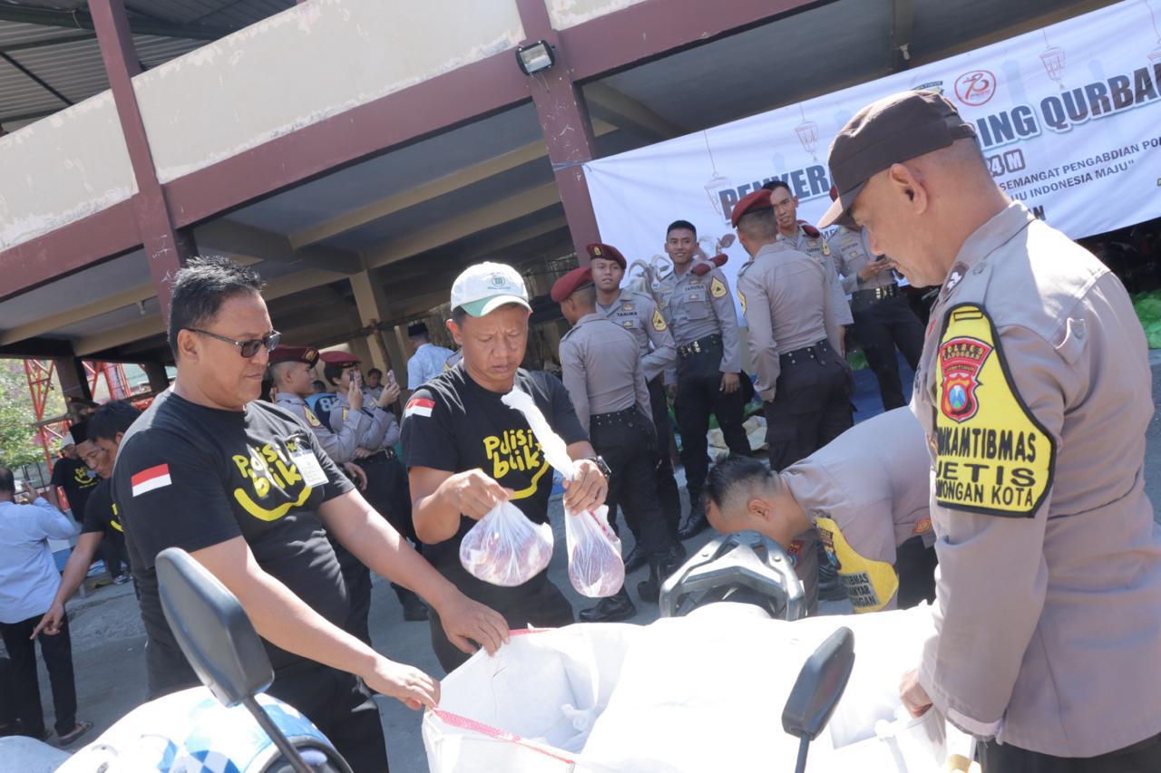 Polres Lamongan Gelar Penyembelihan Dan Pendistribusian Hewan Qurban Dalam Rangka Peringati Hari Raya Idul Adha 1445 H