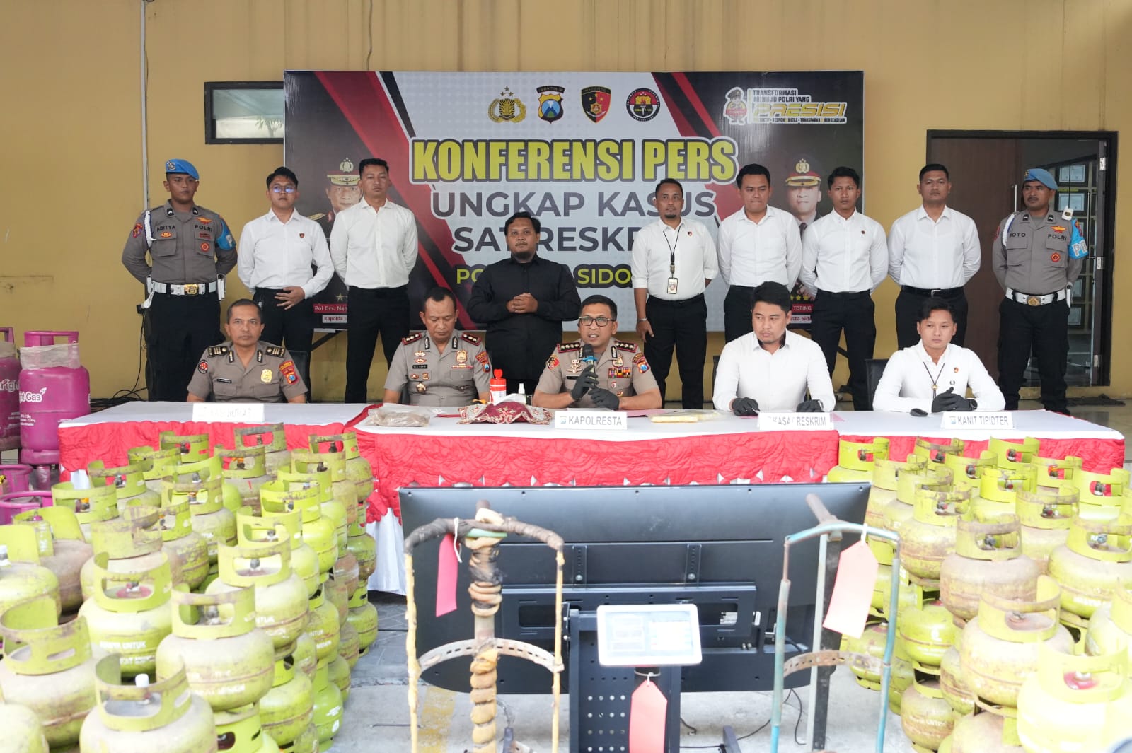 Polresta Sidoarjo Ungkap Sindikat LPG Oplosan di Rumah Kontrakan Amankan Dua Tersangka