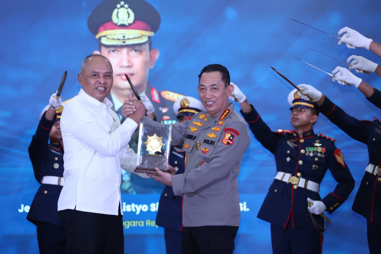 Kapolri Terima Adhi Bhakti Senapati, Jadi Motivasi Perkuat Sinergi Keamanan Siber