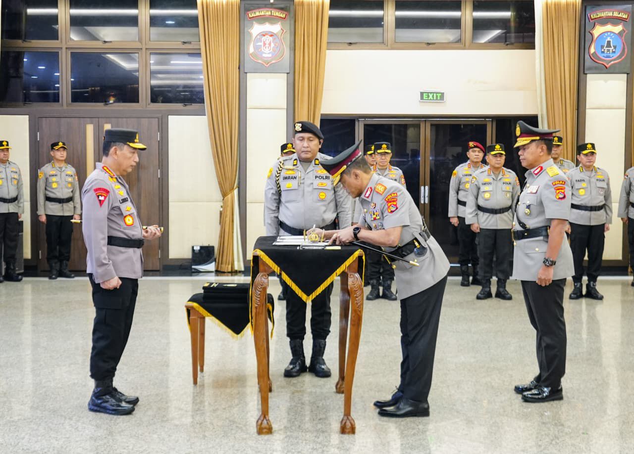Kapolri Pimpin Pelantikan dan Sertijab Sejumlah PJU Mabes Polri dan Kapolda